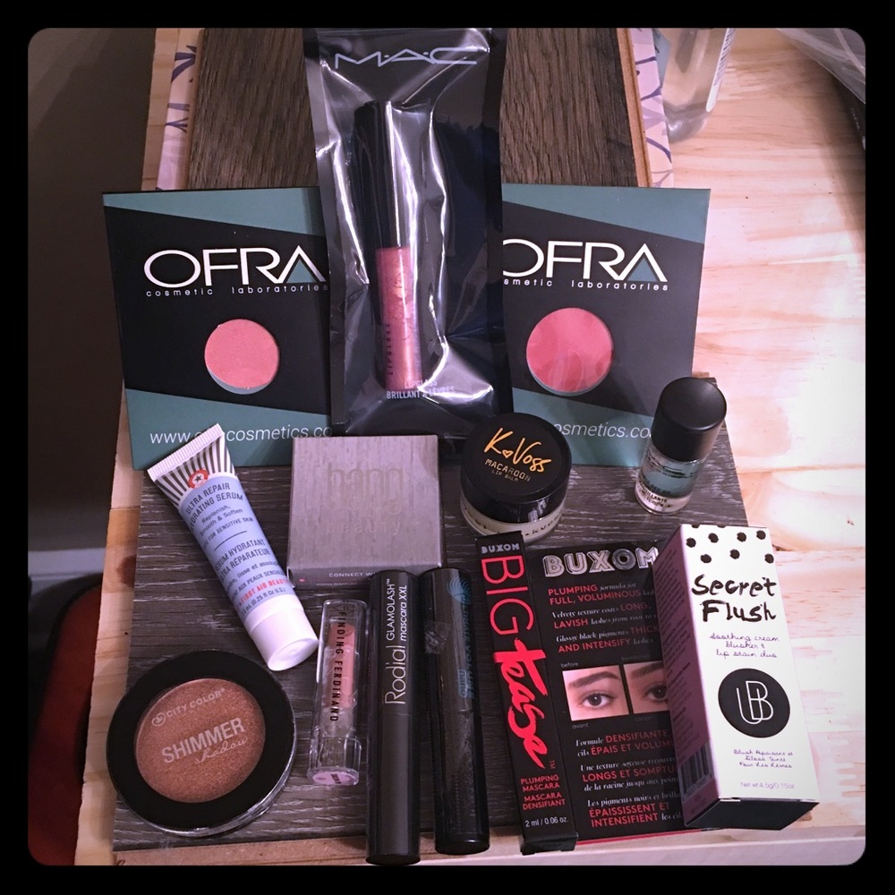 MAKE UP LOT MAC COSMETICS, BUXOM, OFRA & MORE